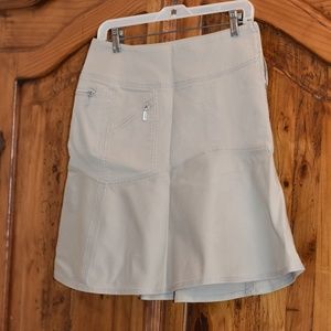 Circle, light grey skirt by NAU